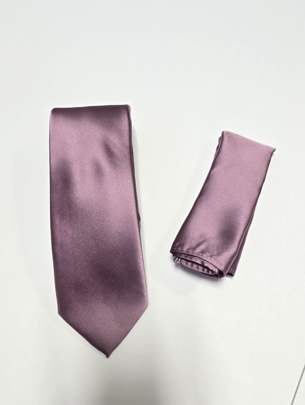 Vitorofolo Designed By Italy Mauve Purple Men's Tie & Hankie NEW